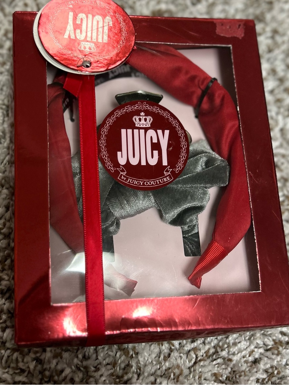Juicy Couture 3 Piece Hair Gift Set Headband Scrunchie Clip Red Grey NEW